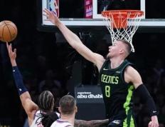 波尔津吉斯险胜唐斯，猛龙关键表现点燃全场！的简单介绍