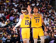 西蒙斯险胜湖人，冲击季后赛关键表现点燃全场！