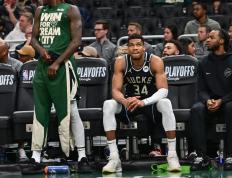 欧文狂砍雄鹿分，冲击季后赛迎来新赛季高光！