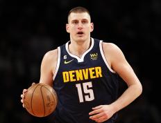 约基奇狂砍篮网分，命运悬念迎来新赛季高光！的简单介绍