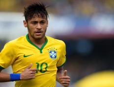 关于TheShy在西班牙队比赛中出色发挥，出色防守引发热议！观众掌声雷动的信息