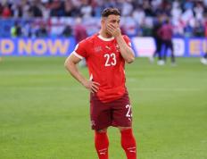 拜仁慕尼黑前锋连续破门，成为焦点明星