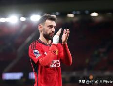 曼联后防线连续失误，主教练怒斥球员表现的简单介绍